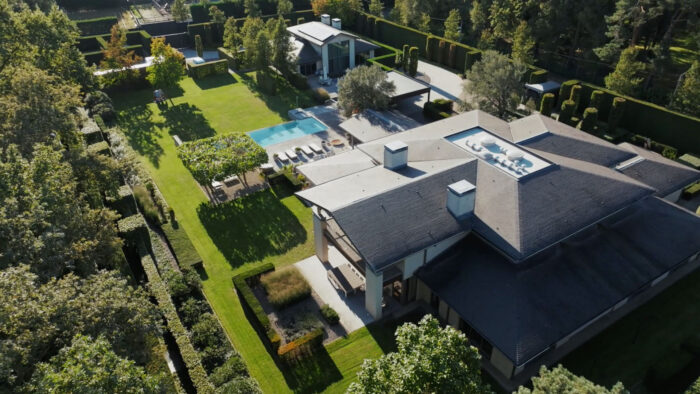 vastgoedvideo-christoffels-frank-lloyd-wright-villa Luxe villa in Frank Lloyd Wright stijl, uit onze cinematische vastgoedvideo voor Christoffels Vastgoed.